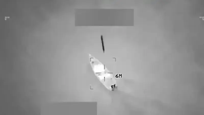 Hegseth, Pasifik Okyanusu açıklarında uyuşturucu taşıdığı iddiasıyla bir tekneye 22 Ekim'de düzenlenen saldırıda 3 kişinin öldüğünü belirtmişti.