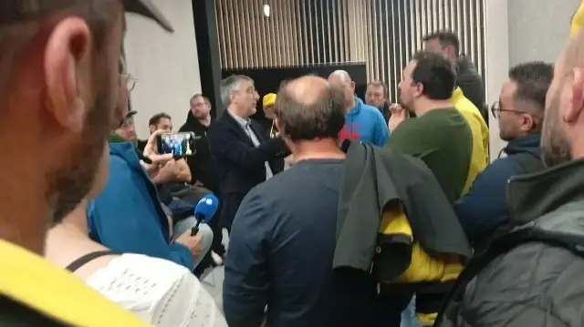 La Coordination rurale occupe la cité administrative de Toulouse pour dénoncer l’abattage systematique des bovines atteintes de dermatose nodulaire, le 23 octobre 2025.