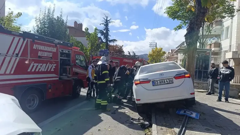 Ambulanslarla Afyonkarahisar'daki hastanelere kaldırılan yaralıların hayati tehlikesinin bulunmadığı öğrenildi.