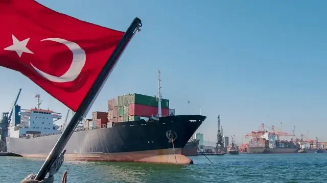 Les exportations industrielles turques atteignent 143,2 milliards de dollars sur les neuf premiers mois de l’année, soutenues par les incitations fiscales et la demande mondiale.