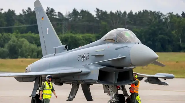 Le PDG d’Airbus Defence and Space, Michael Schoellhorn, a affirmé que les négociations pour la vente de 40 chasseurs Eurofighter Typhoon à la Türkiye approchent de leur conclusion, avec le soutien du nouveau gouvernement allemand.