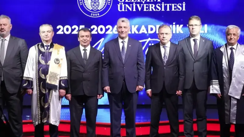 Ticaret Bakanı Ömer Bolat, İstanbul Gelişim Üniversitesi akademik yılı açılışında önemli mesajlar verdi.