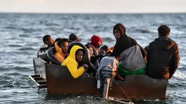 40 migrants, dont des bébés, meurent noyés dans le naufrage de leur embarcation.