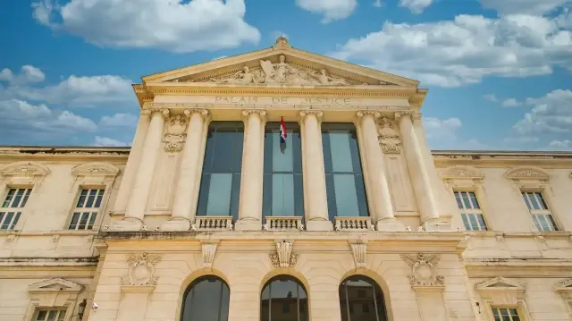 Dans un entretien accordé à Anadolu, l’avocat de l’une des victimes, Maître Kada Sadouni, décrit des faits d’une extrême gravité. Son client aurait subi "des violences physiques, des insultes à caractère raciste et islamophobe".