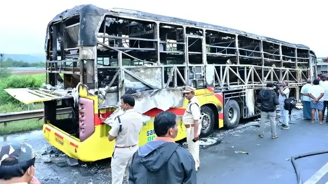 حادثے کا شکار ہونے والی بس