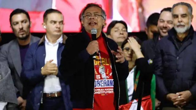Le président colombien Gustavo Petro s'exprime lors d'un rassemblement sur la place Bolivar à Bogota, le 24 octobre 2025.