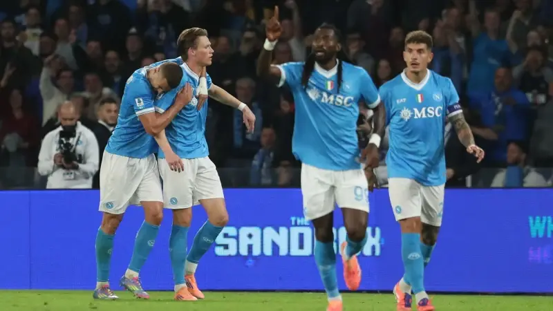 Napolili futbolcuların gol sonrası yaşadığı sevinç.