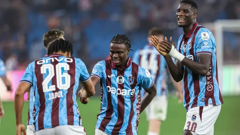 Trabzonsporlu futbolcuların gol sonrası yaşadığı sevinç.