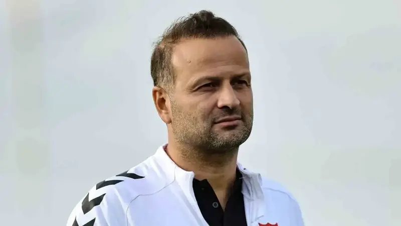 Osman Zeki Korkmaz, Sivasspor'un başında 12 maça çıktı.