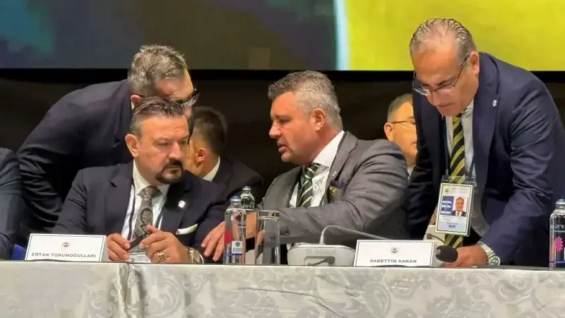 Fenerbahçe Kulübü Başkanı Sadettin Saran,  genel kurul toplantısında yerini aldı.