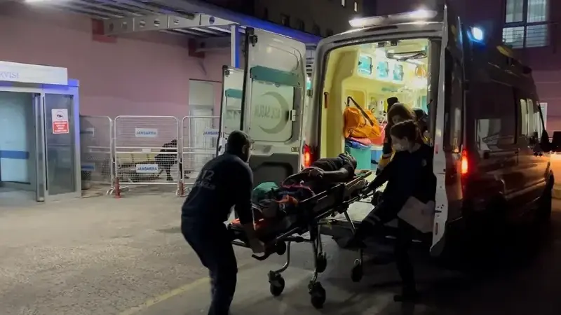 Jandarma ekipleri ise olay yerinde trafik güvenliğini sağladı.