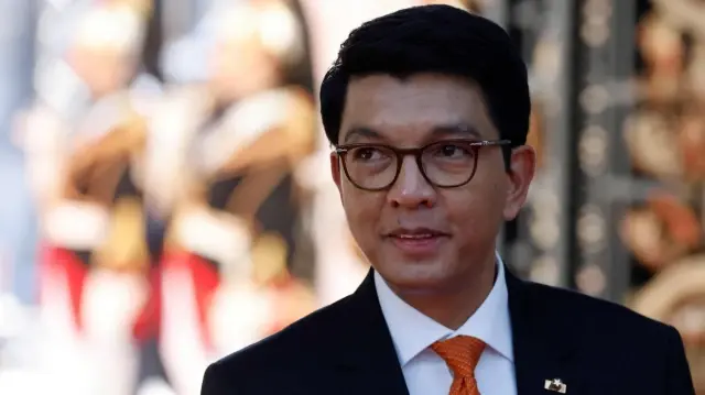 Le président malgache Andry Rajoelina arrive pour assister à la séance d'ouverture du 19e Sommet de la Francophonie au Grand Palais à Paris, le 5 octobre 2024.