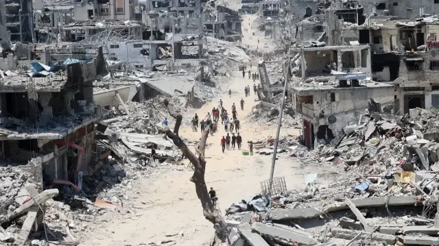 صحيفة عبرية: الجيش يتخلص من نفاياته داخل غزة