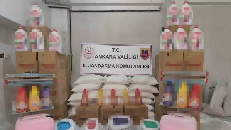 Ele geçirilen sahte ürünler.