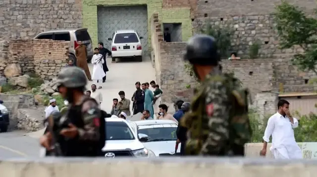 Pakistan military thwarts major suicide attack near Afghan border