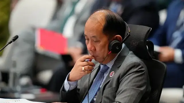 Le secrétaire permanent du ministère des Affaires étrangères du Myanmar, Hau Khan Sum, participe au 28e sommet ASEAN Plus Trois (APT) lors du 47e sommet de l'Association des nations de l'Asie du Sud-Est (ASEAN) à Kuala Lumpur, le 27 octobre 2025.