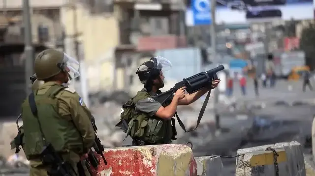 الضفة.. الاحتلال الإسرائيلي يصيب 4 فلسطينيين خلال اقتحام مخيم الأمعري