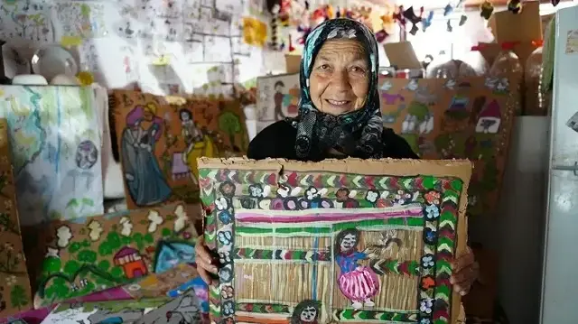 بلوحات تحكي ذكريات.. تركية تجعل منزلها الريفي معرضا فنيا
