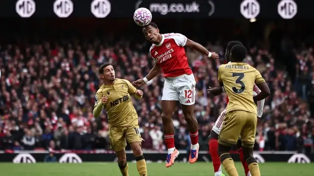 Le milieu de terrain anglais d'Arsenal, Bukayo Saka, lors du match de Premier League anglaise entre Arsenal et Crystal Palace au stade Emirates de Londres le 26 octobre 2025.