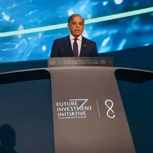 شہباز شریف فیوچر انویسٹمنٹ انیشی ایٹیو کے لیے سعودی عرب پہنچ گئے