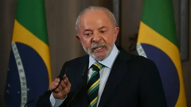 Le président brésilien Luiz Inacio Lula da Silva tient une conférence de presse lors du 47e sommet de l'Association des nations de l'Asie du Sud-Est (ASEAN) à Kuala Lumpur, le 27 octobre 2025. 