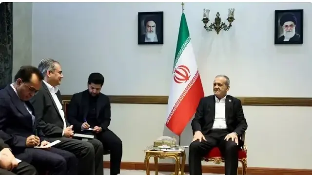 Президент Ирана Масуд Пезешкиан встретился с министром внутренних дел Пакистана Мохсином Накви 