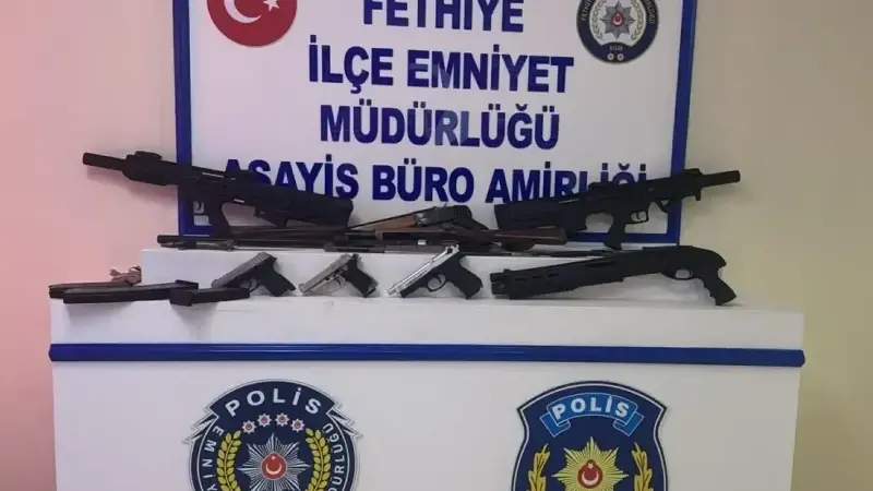 Yol kenarına atılan çantadan mühimmat çıktı