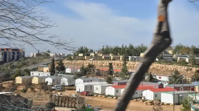 إعلام إسرائيلي: سموتريتش يسرع الاستيطان بالضفة قبل الانتخابات