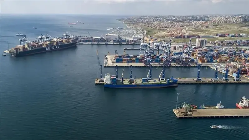 Türk limanlarına uğrayan gemi sayısı, ocak-eylül döneminde 47 bin 630'a çıktı - Ro-Ro gemilerinin yurt dışı bağlantılı hatlarında, aynı dönemde 541 bin 3 araç taşındı.