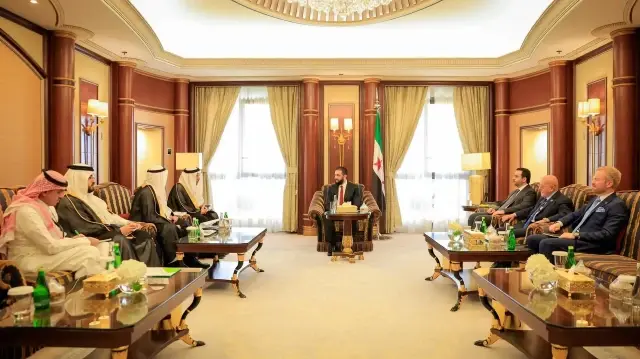 الرياض.. الشرع يلتقي وزيري الخارجية والاستثمار السعوديين