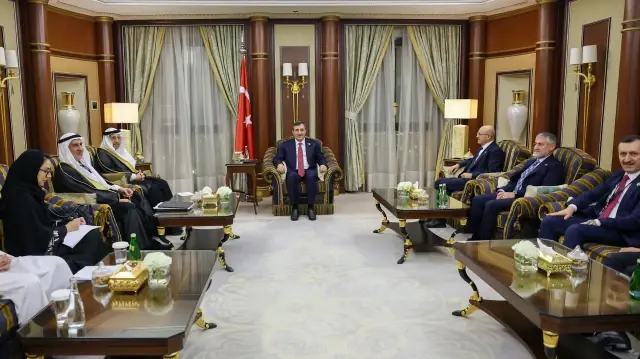 نائب أردوغان يلتقي وزير الاستثمار السعودي