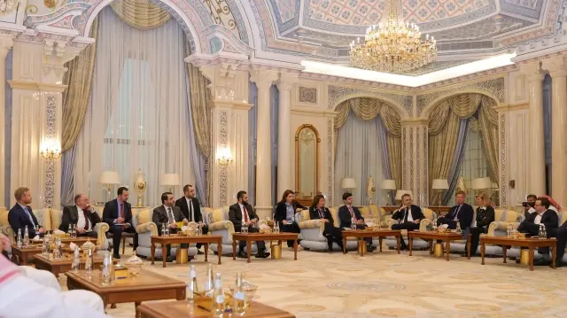 الرياض.. الشرع يبحث مع مستثمرين دوليين فرص الاستثمار بسوريا