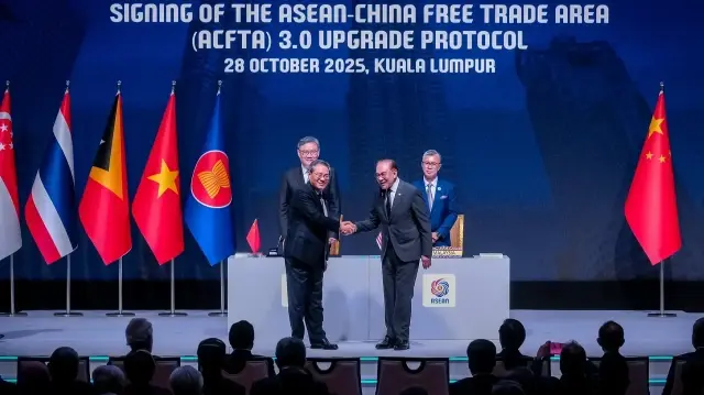 China and ASEAN sign major trade upgrade at Kuala Lumpur summit