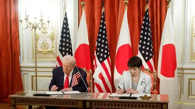 Президент США Дональд Трамп и премьер-министр Японии Санаэ Такаити. | Фото: Reuters