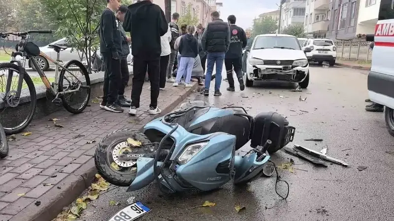 BURSA'NIN İNEGÖL İLÇESİNDE MEYDANA GELEN KAZADA OTOMOBİL İLE ÇARPIŞAN MOTOSİKLETİN SÜRÜCÜSÜ YARALANDI.