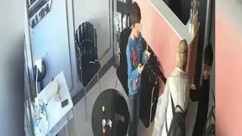 Hırsızlık anı kameralara yansıdı.