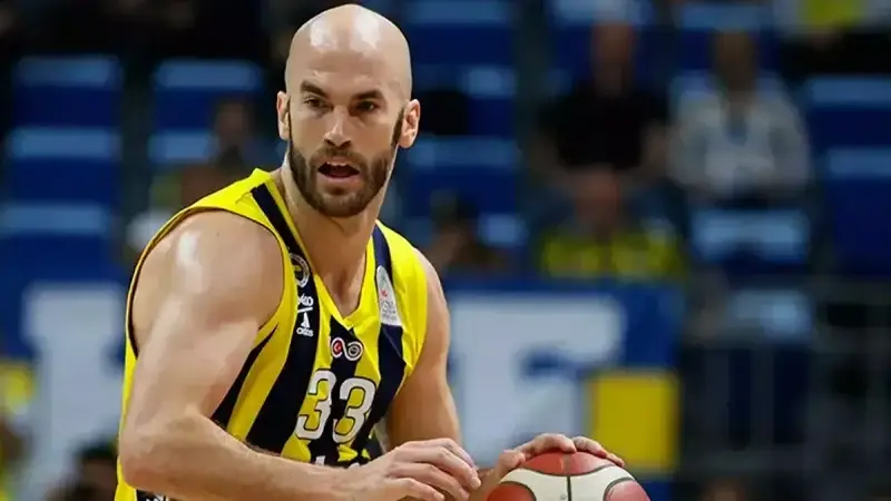 Nick Calathes, 2022-2024 yılları arasında Fenerbahçe'de oynadı.