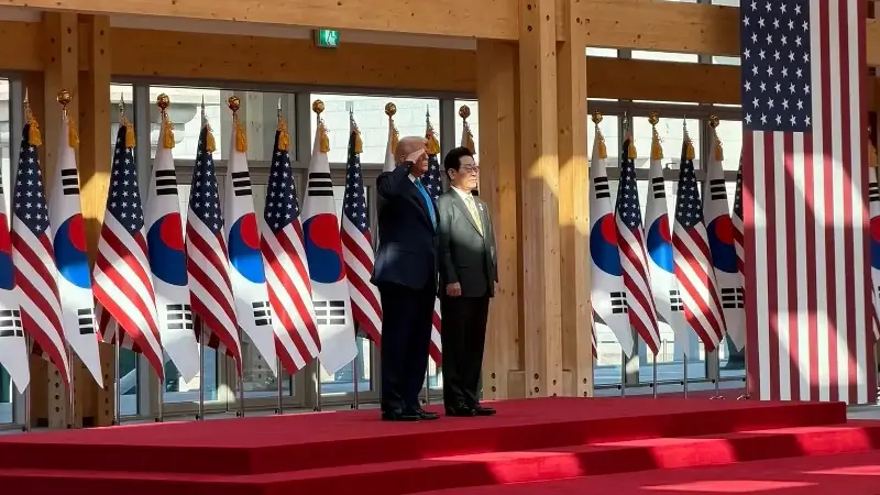 Trump ile Lee görüşmesinden detay görüntüler.