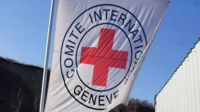 حماس: حظر إسرائيل زيارات الصليب الأحمر للأسرى "انتهاك لحقوقهم"