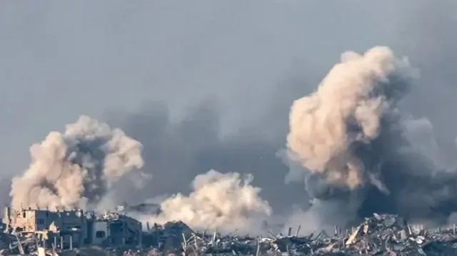 الدفاع المدني بغزة: 100 شهيد بينهم 35 طفلا بمجازر الاحتلال في 12 ساعة