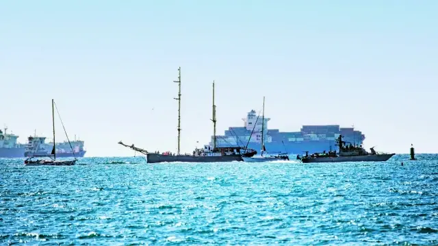Aktivistler Aşdod Limanı'na götürüldü.