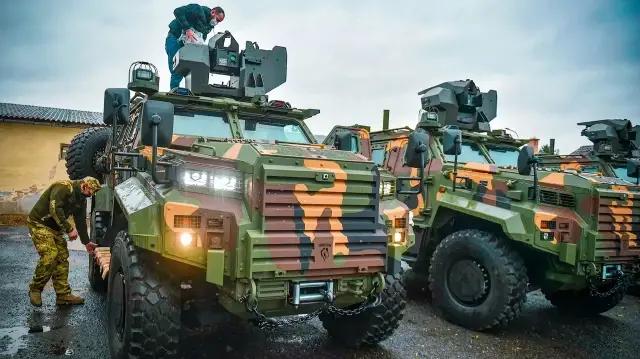 Le Gidran 4x4, variante hongroise de l’Ejder Yalçın, déployé à l’occasion d’Adaptive Hussars 2025, un entraînement clé de l’OTAN.