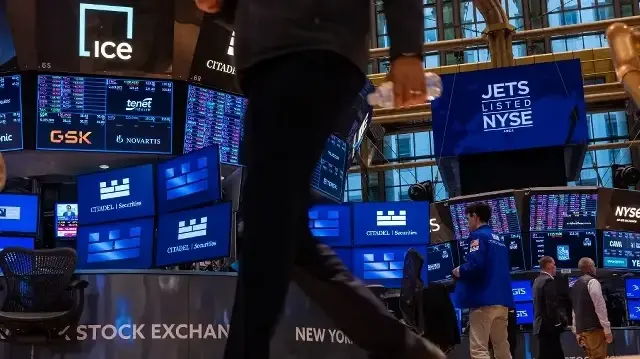 Soutenue par les anticipations de baisse des taux de la Fed et malgré le blocage budgétaire, la Bourse de New York a inscrit de nouveaux records.