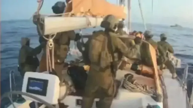 الاحتلال تحتجز 200 ناشط من "أسطول الصمود" في سجن كتسيعوت