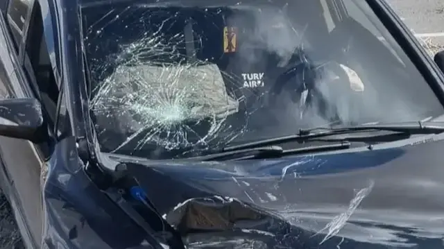 Kaza sonucu araçlar kullanılmaz hale geldi.