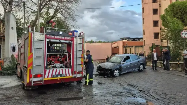 Görüntülerde, otomobilin geri manevra yaptığı sırada alev aldığı görüldü.