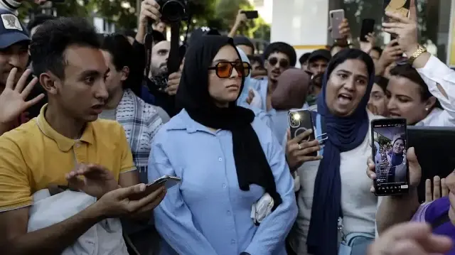 Des jeunes Marocains manifestent pour réclamer des réformes dans les secteurs de la santé et de l'éducation à Rabat, le 2 octobre 2025. 