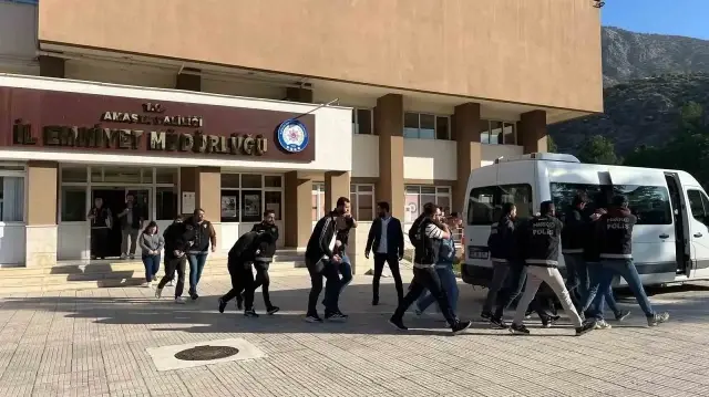 Amasya Emniyet Müdürlüğü’nden yapılan açıklamada, "Uyuşturucu ile mücadelemiz etkin ve kararlı bir şekilde devam etmektedir" ifadelerine yer verildi.