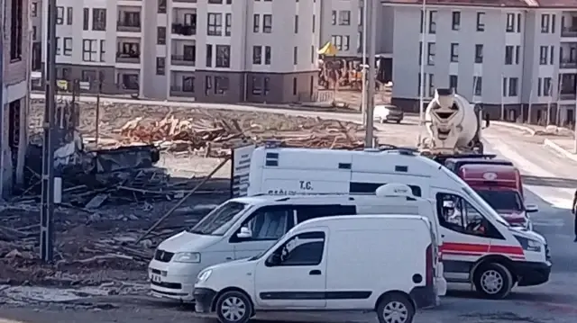 İşçilerden birinin durumunun ağır olduğu öğrenildi.