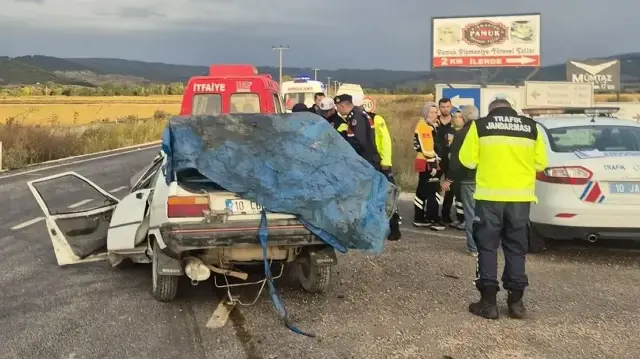 Kaza nedeniyle bir süre trafiğe kapanan yol, araçların kaldırılmasının ardından tekrar normale döndü.